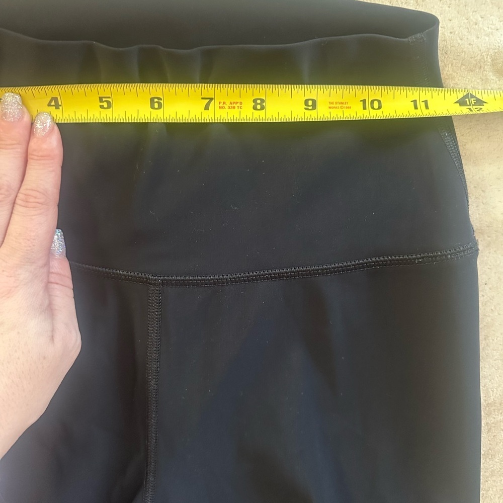 Alo Yoga High Waisted Ripped Warrior Leggings - Black - Small NWOT - Picture 6 of 14